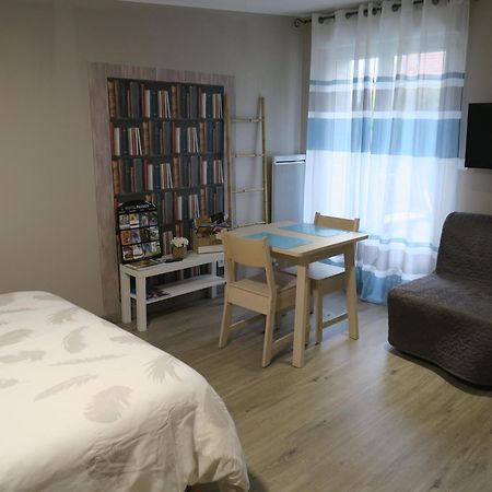 Отель Les Collinades De Chalons Экстерьер фото